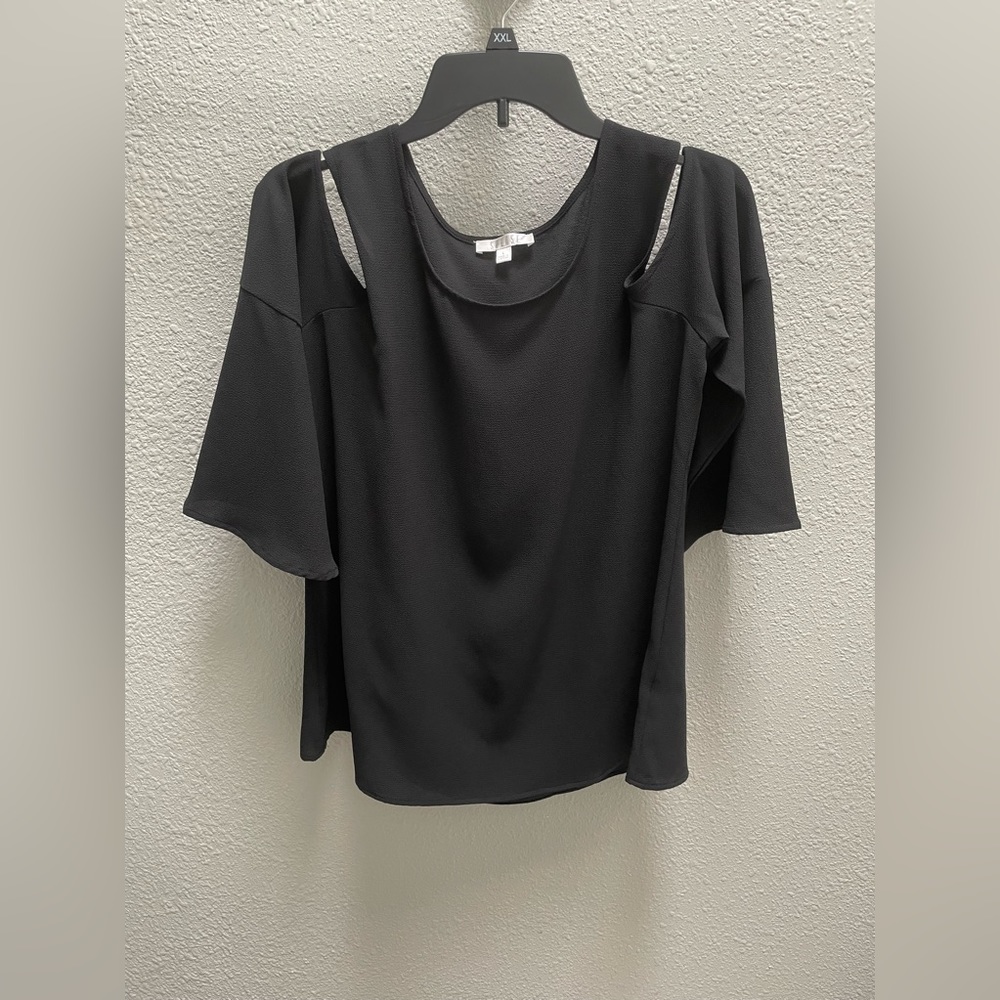 ❤️‍🔥3/$27❤️‍🔥Spense Women’s “Cold Shoulder” Flared Sleeve Top - Size L - EUC